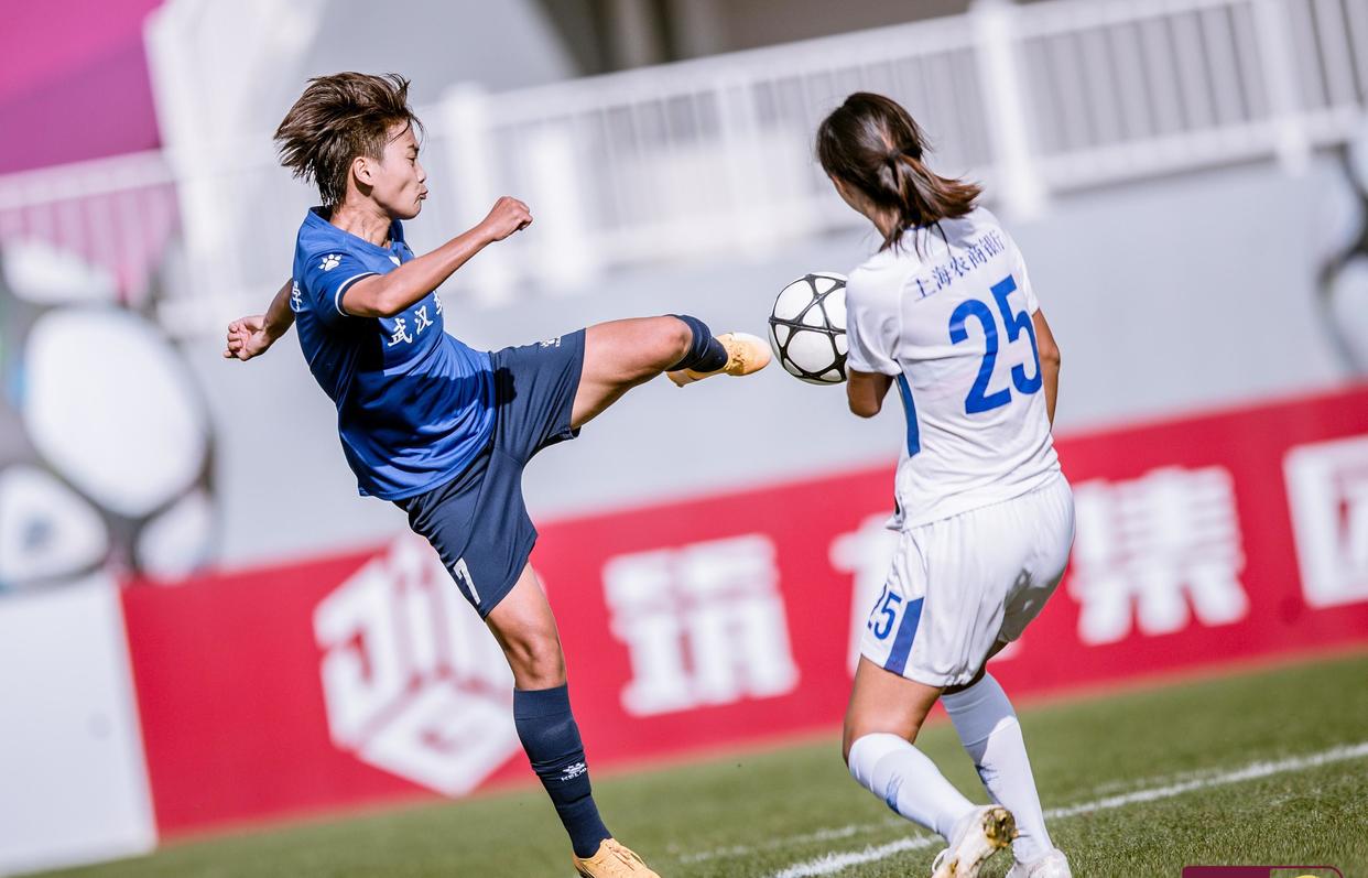 关于德国女足联赛升降级激烈，杜塞尔多夫队保级成功的信息