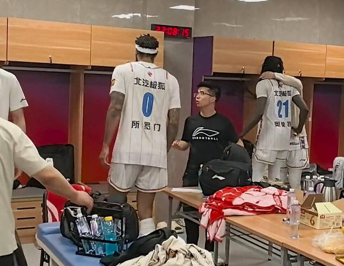 包含上海男篮反弹取胜，球队士气大振的词条