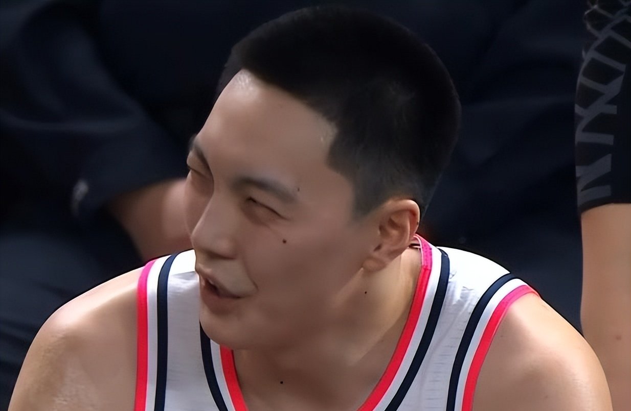 双方教练开怼，皆因比赛中争议判罚的简单介绍