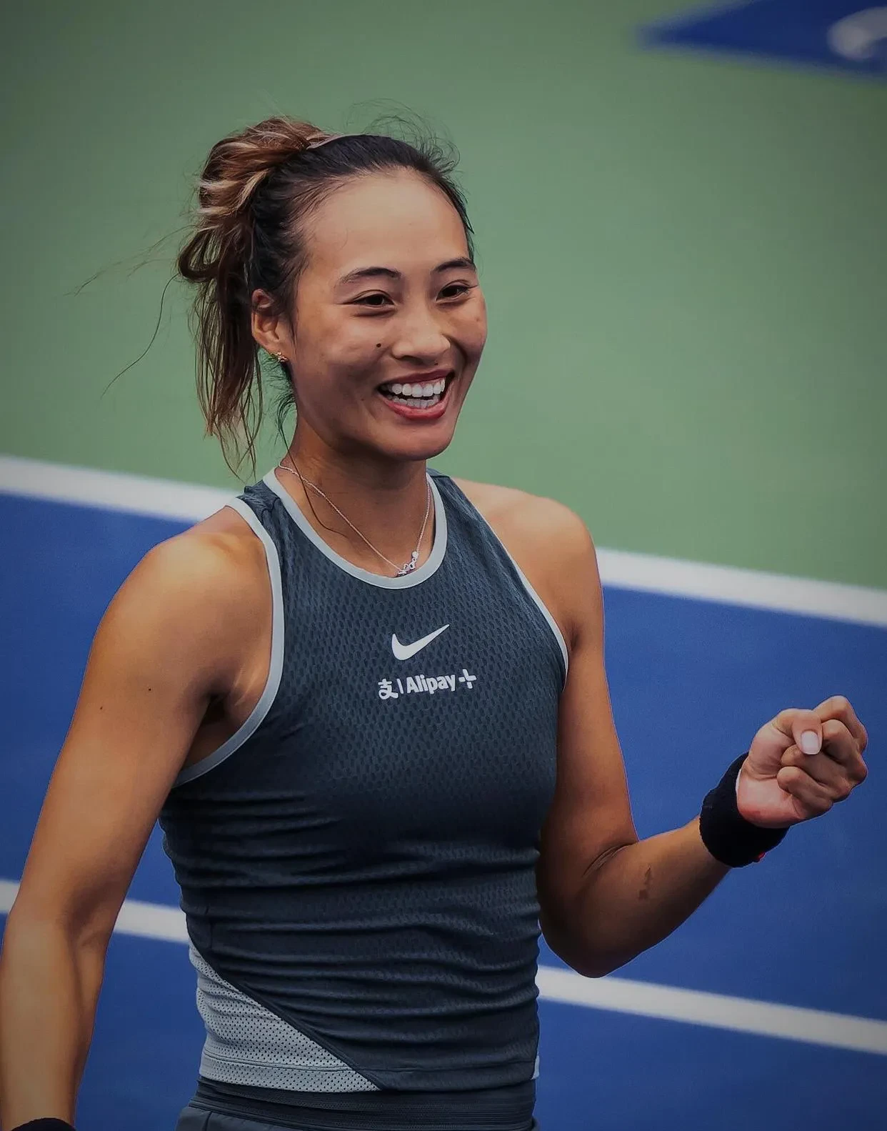 包含英国田径明星凯特琳·快乐享受跑步，散发能量的词条
