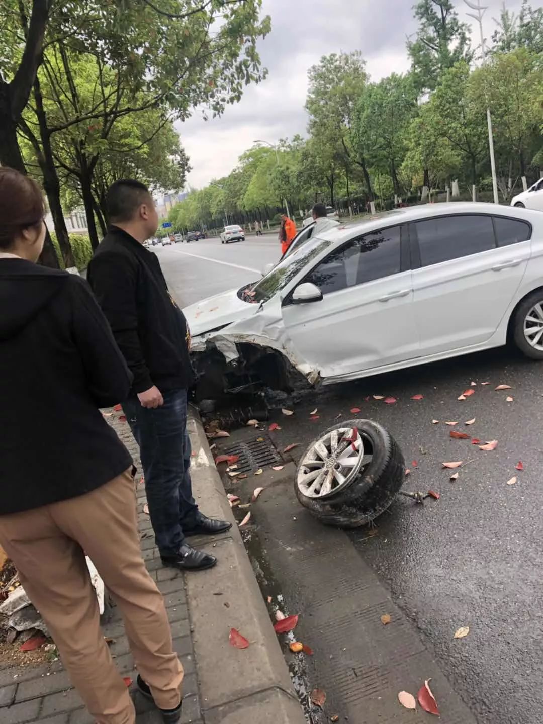 车祸初步调查结果：若塔是驾驶员存在超速和轮胎问题