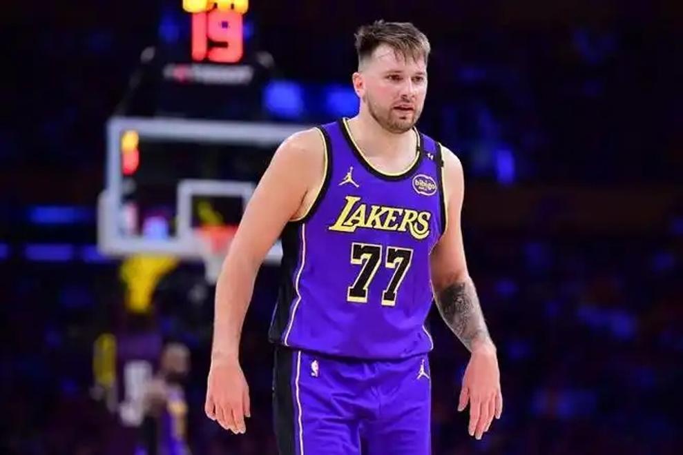 东契奇期待未来携手“紫金军团”夺冠，NBA湖人队即将进入新时代