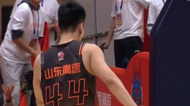 莱利绝杀江苏获首胜高诗岩6分山东开季三连败