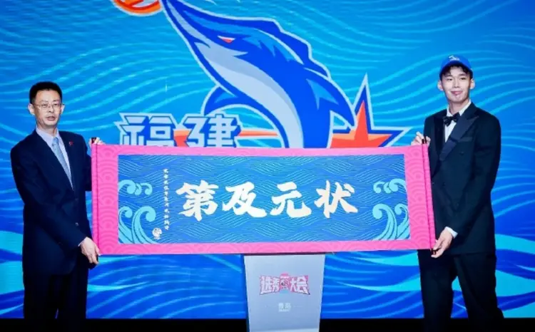 清华大学球员逄砚钧社媒晒退役vlog：清华男篮24号退役