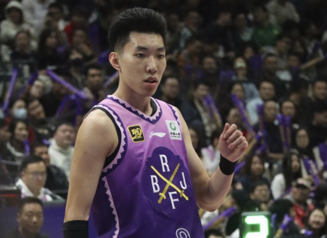 福建男篮迎战北京北控，实力对比激烈